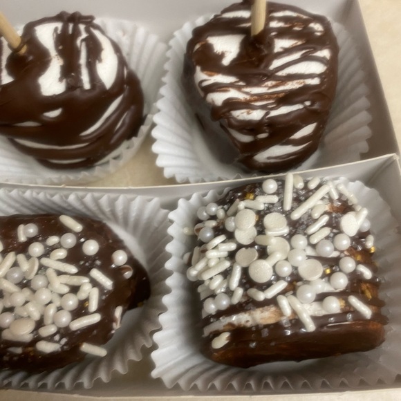 Delicious / 1 doz. ( 12 )
Chocolate covered 
GIANT MARSHMALLOWS - Picture 10 of 11